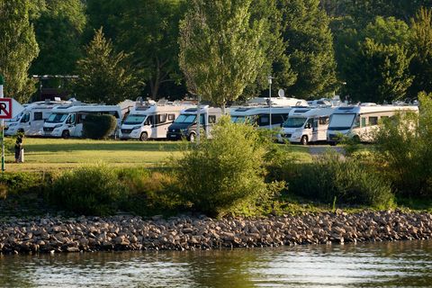 Campingurlaub ist in Rheinland-Pfalz, wie hier an der Mosel, weiterhin im Trend. (Symbolbild) Foto: Thomas Frey/dpa