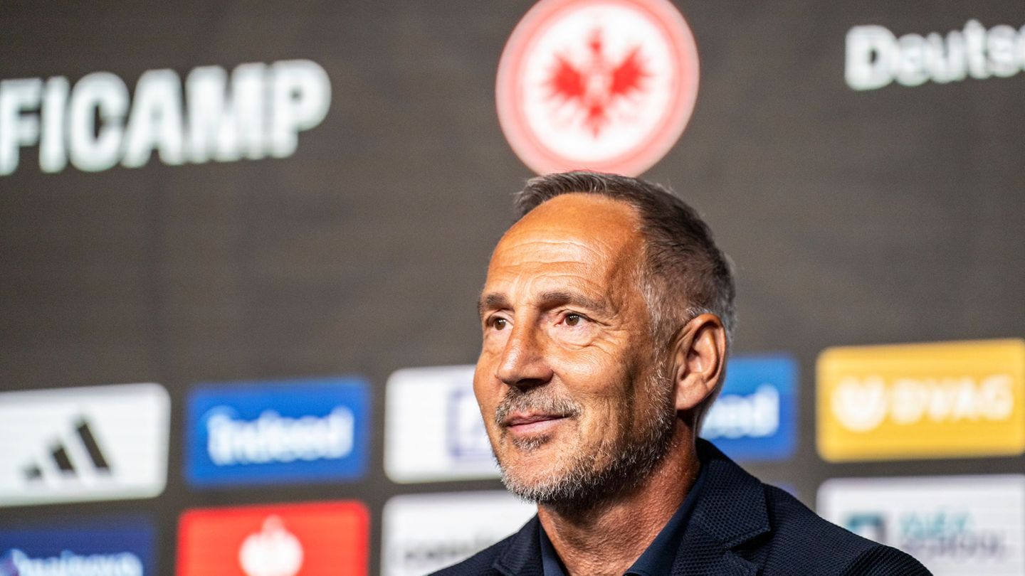 Adi Hütter will mit Eintracht Frankfurt wieder attraktiven Offensivfußball spielen. Foto: Andreas Arnold/dpa