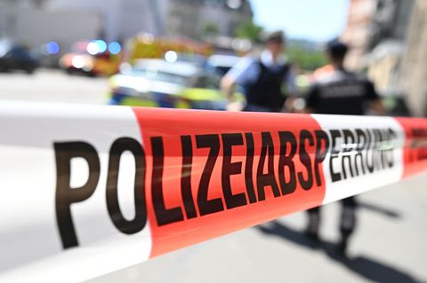 In Weischlitz sind Unbekannte in ein Juweliergeschäft eingebrochen. (Archivbild) Foto: Bernd Weißbrod/dpa