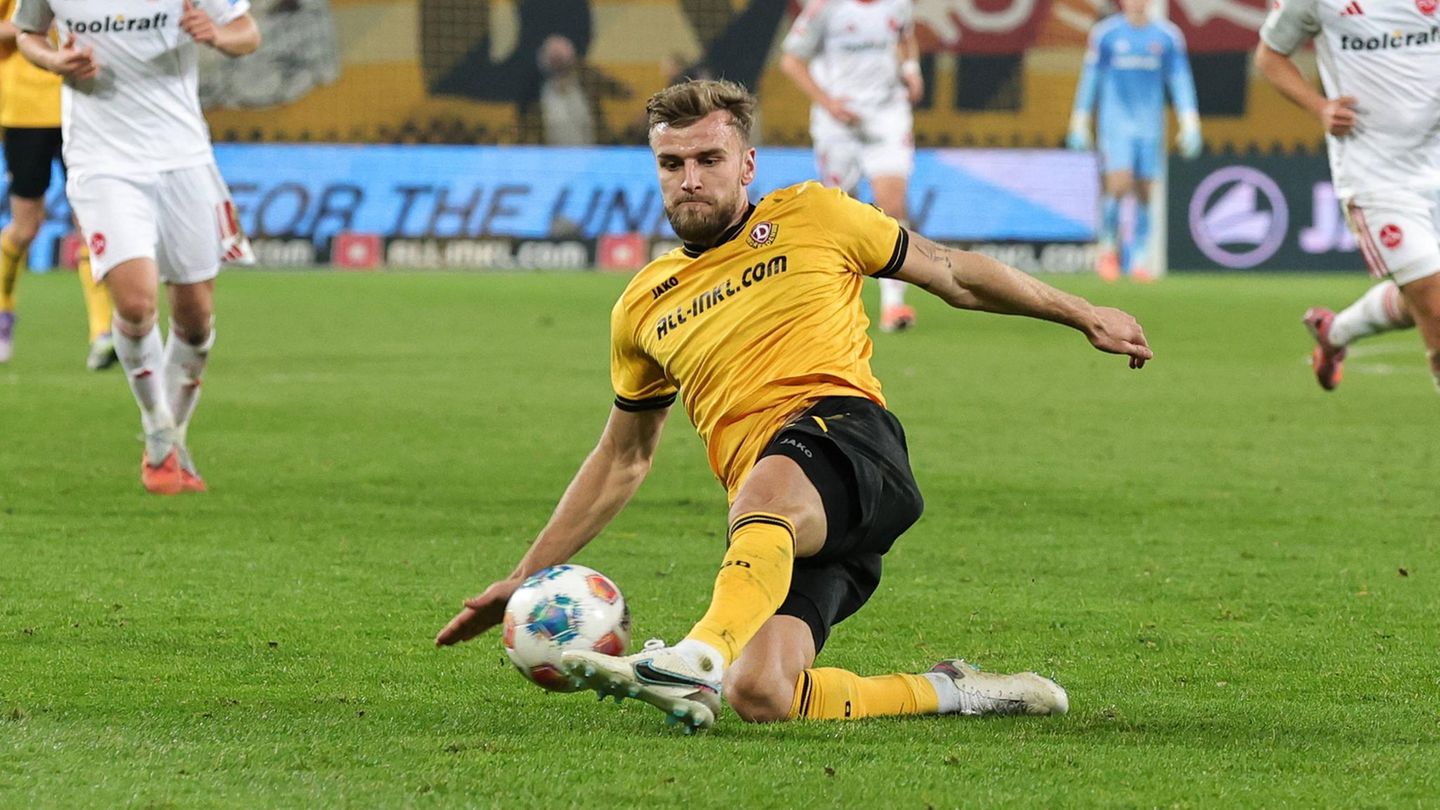 Lars Bünning im Zweitligaspiel gegen den 1. FC Nürnberg (Archivbild)