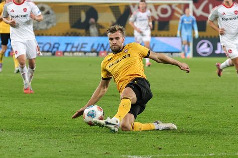 Lars Bünning im Zweitligaspiel gegen den 1. FC Nürnberg (Archivbild)