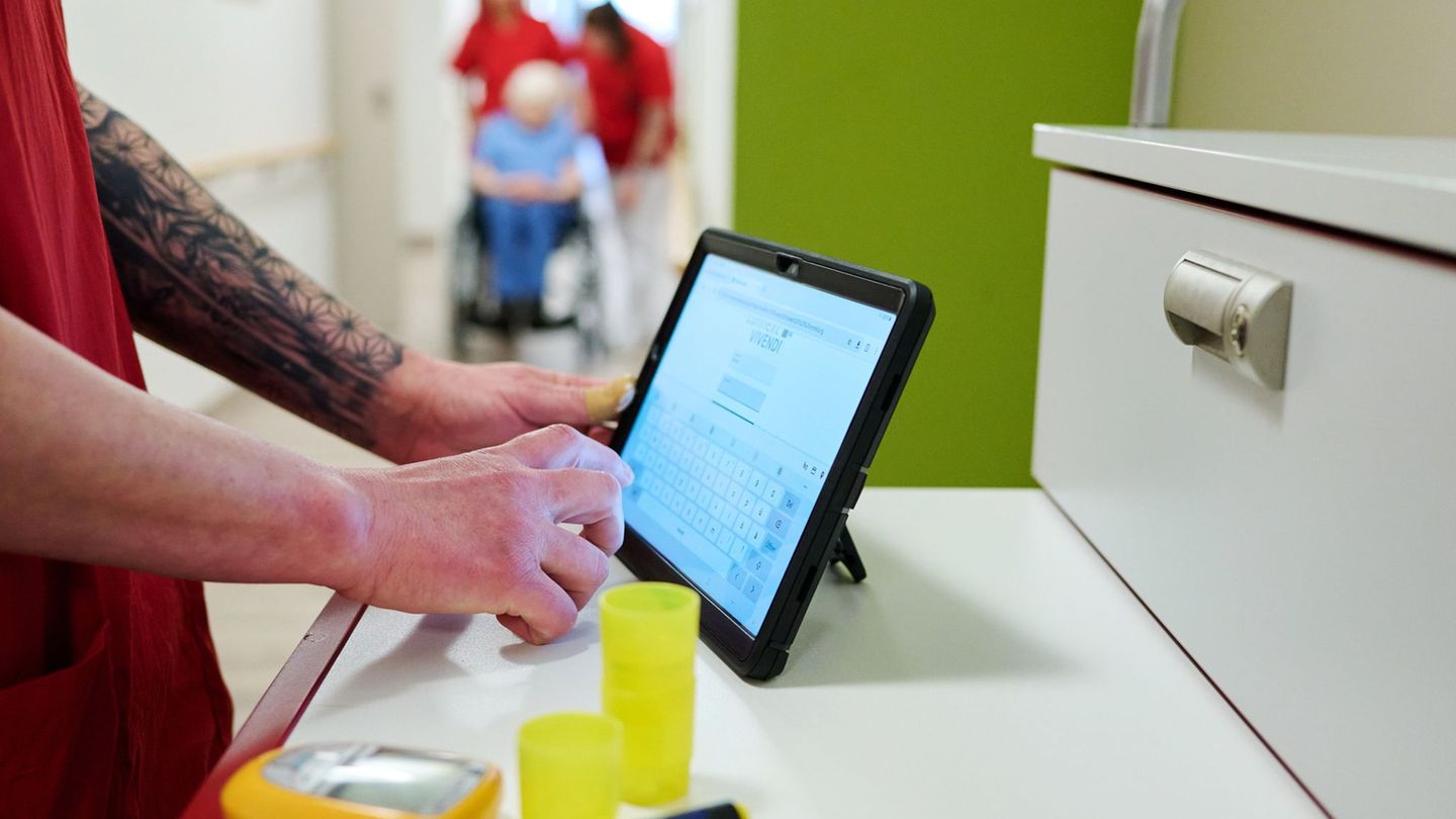 Nach einem Hackerangriff in Niedersachsen sind Patientendaten im Darknet gelandet. (Symbolbild) Foto: Bernd Thissen/dpa