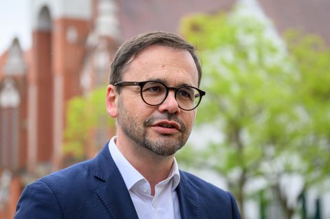 Der Innenminister sieht teilweise fremde Mächte am Werk, wenn KI-Chatbots eingesetzt werden. (Archivbild) Foto: Patrick Pleul/dp