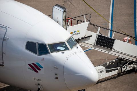 Sechs Leichtverletzte hat es bei starken Turbulenzen auf einem Eurowings-Flug von Rhodos nach Köln gegeben. (Symbolbild) Foto: T