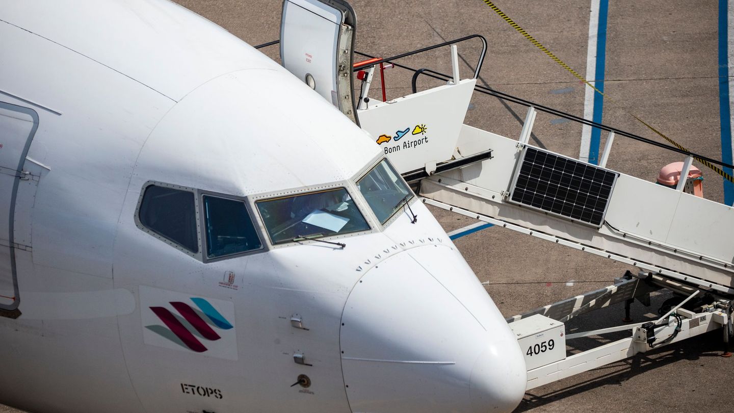 Sechs Leichtverletzte hat es bei starken Turbulenzen auf einem Eurowings-Flug von Rhodos nach Köln gegeben. (Symbolbild) Foto: T