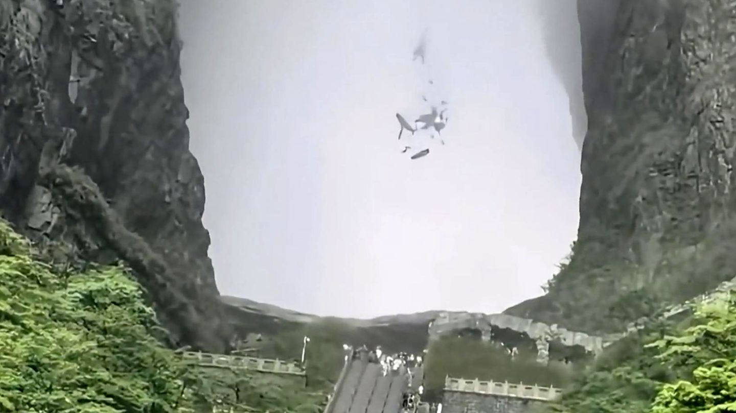 Touristen-Hotspot: Plötzlicher Felssturz am „Himmelstor“ – Video zeigt Schockmoment