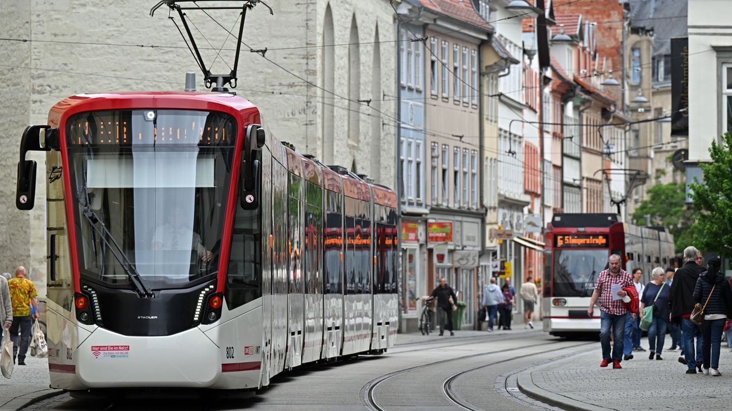 Die Fahrt im Verkehrsverbund Mittelthüringen wird bald teurer. (Symbolbild) Foto: Martin Schutt/dpa