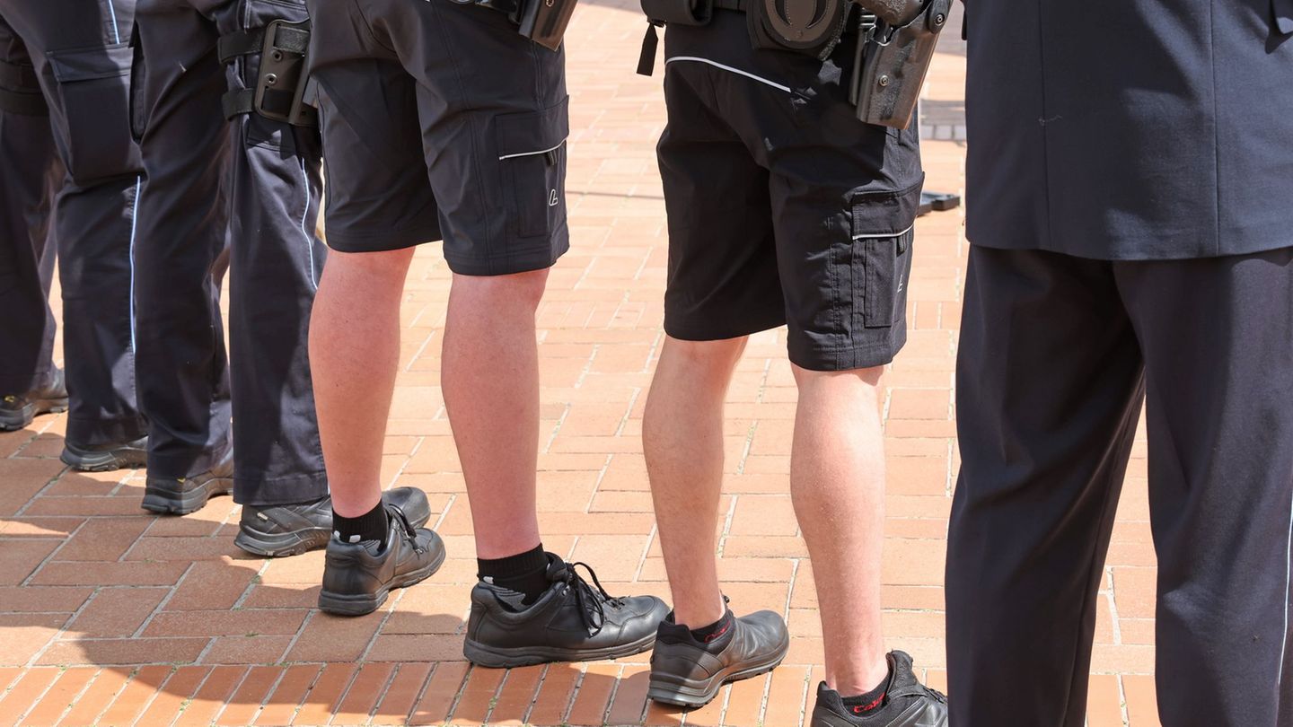 Der Bäderdienst der Polizei hat begonnen. Die zusätzlichen Beamten sollen für Sicherheit am Strand und auf der Promenade sorgen.