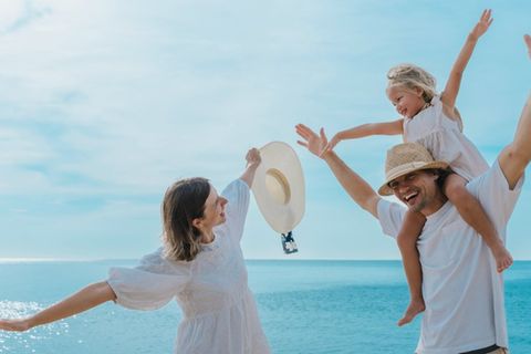 Vor allem bei teuren Fernreisen, Kreuzfahrten oder Urlauben mit Kindern kann eine Reiseversicherung sinnvoll sein. Günstige Ku