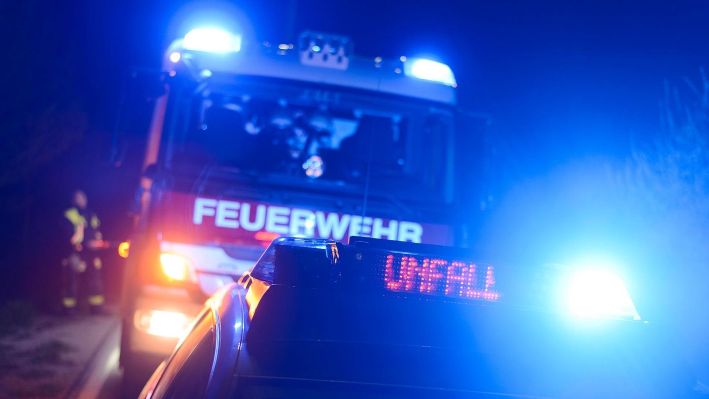 Auf einer Landstraße in Thüringen sterben bei einem Unfall vier Menschen (Symbolfoto)