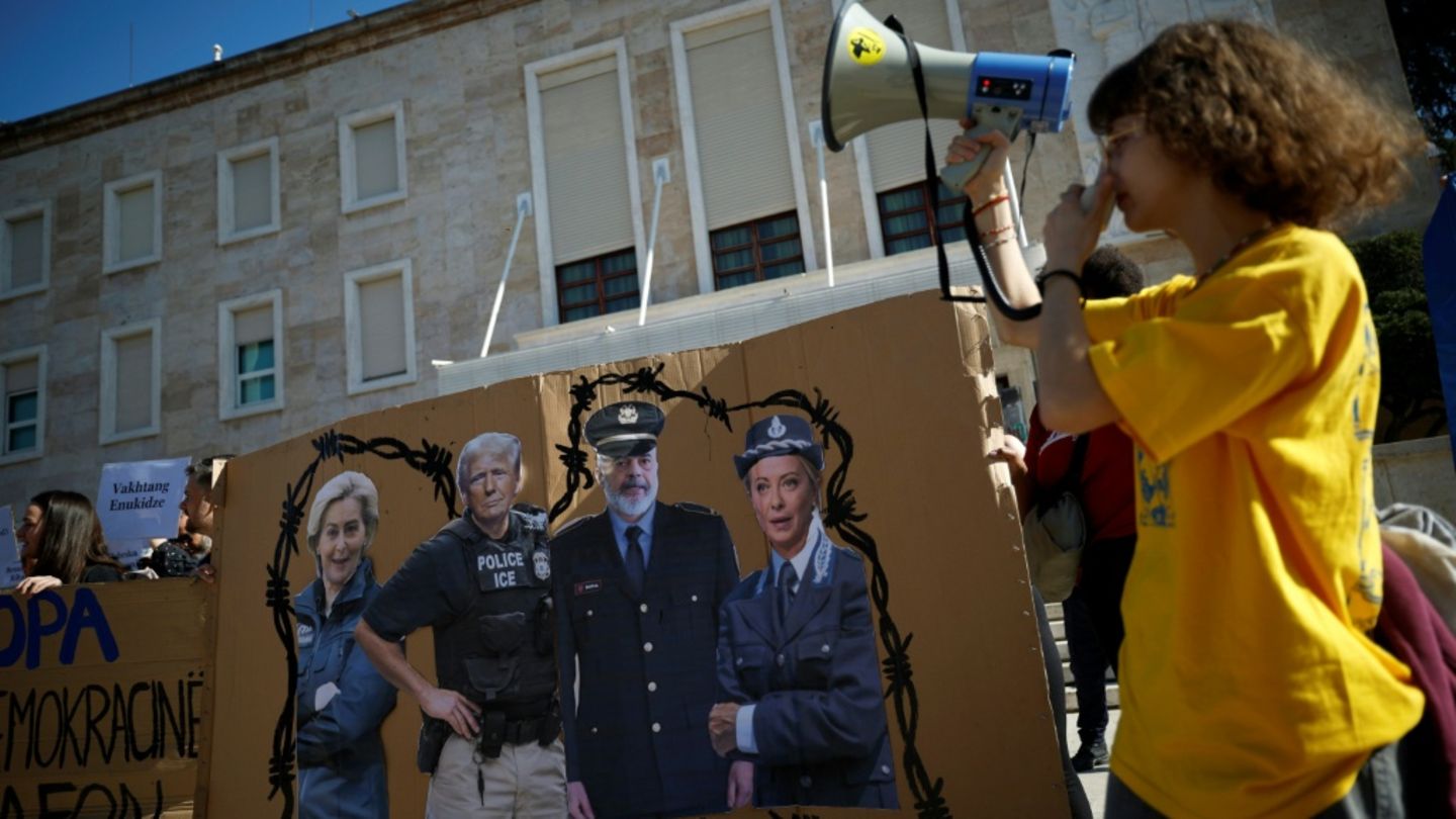 Proteste gegen EU-Abschiebezentren