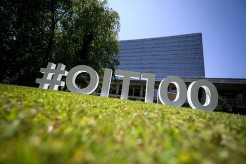 Schriftzug anlässlich des 100. Geburtstags der ILO 2019