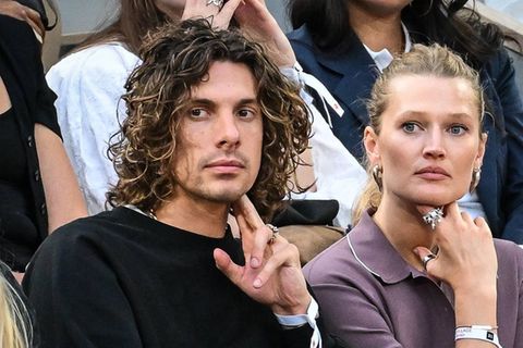 Toni Garrn und Charly Steeb verfolgten das Achtelfinal-Match der French Open gespannt.