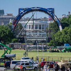 Käfig-Arena für Trumps MMA-Event wird vor dem Weißen Haus aufgebaut