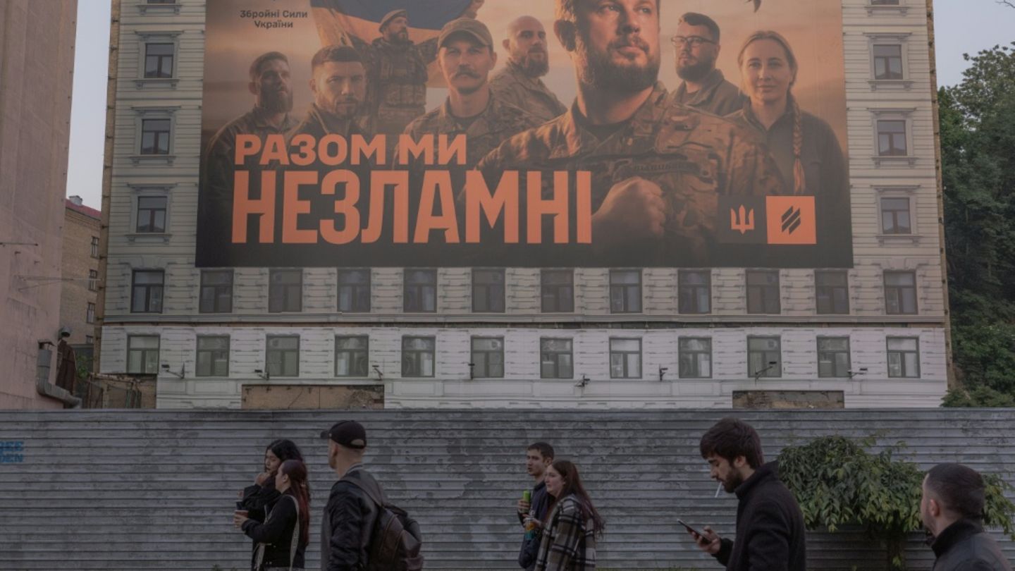 Kriegs-Banner in Kiew