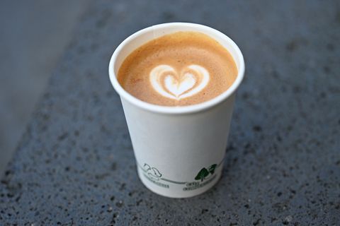 Ein Cappuccino kostet in Deutschland im Schnitt 3,57 Euro - und damit 10 Cent mehr als im vergangenen Jahr. Foto: Michael Brandt
