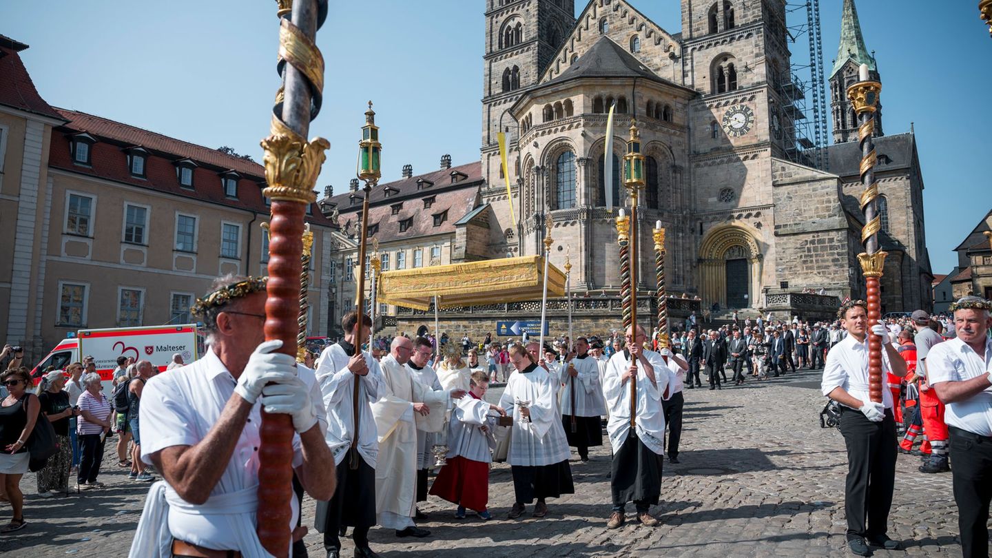 Feiertag in Bayern: Fronleichnam: Pracht und Tradition trotz Kirchenkrise