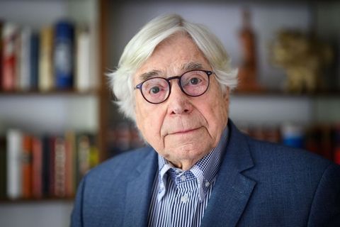 Bazon Brock hatte als bundesweit erster Professor einen Lehrstuhl für „Prophetie“ inne. Foto: Bernd von Jutrczenka/dpa