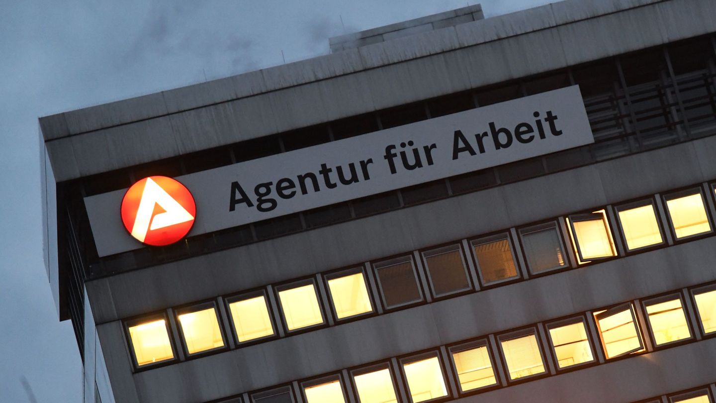 Hessischer Arbeitsmarkt: Fast jeder zweite Betrieb setzt auf ausländische Mitarbeiter