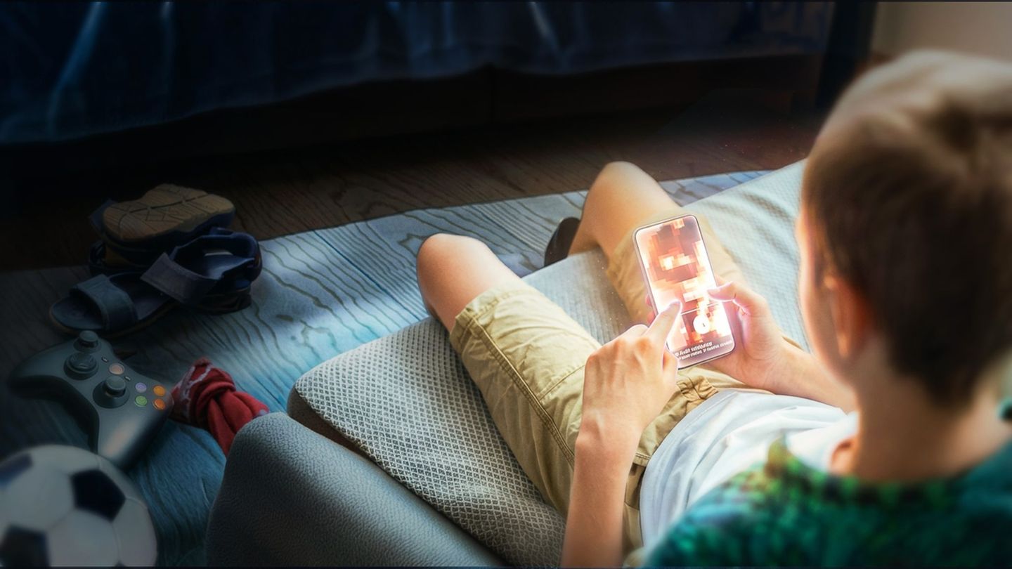 Um pornografische Inhalte zu sehen, müssen Kinder im Internet nicht unbedingt gezielt danach suchen. Foto: Getty/ZDF/dpa