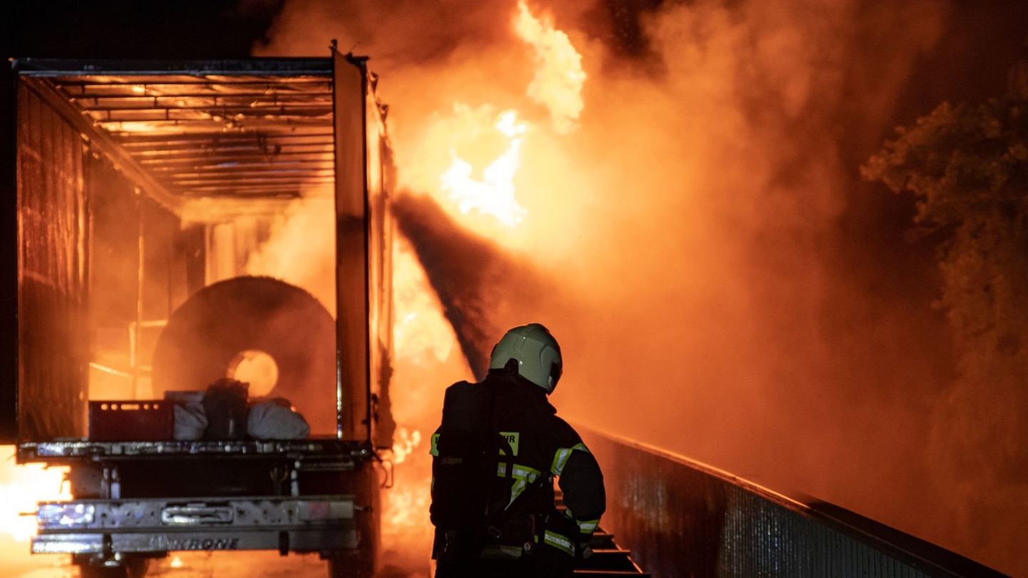 Die Feuerwehr konnte den Brand am Montagabend schnell löschen. Foto: Jonas Nolte/Feuerwehr Iserlohn/dpa