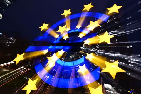 Die EZB will die internationale Rolle des Euro an den Finanzmärkten stärken. Foto: Arne Dedert/dpa