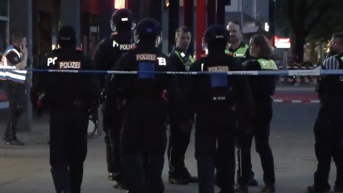 Lebensgefährliche Verletzungen: Mann in Buxtehude niedergeschossen – Polizei fahndet weiter nach Täter