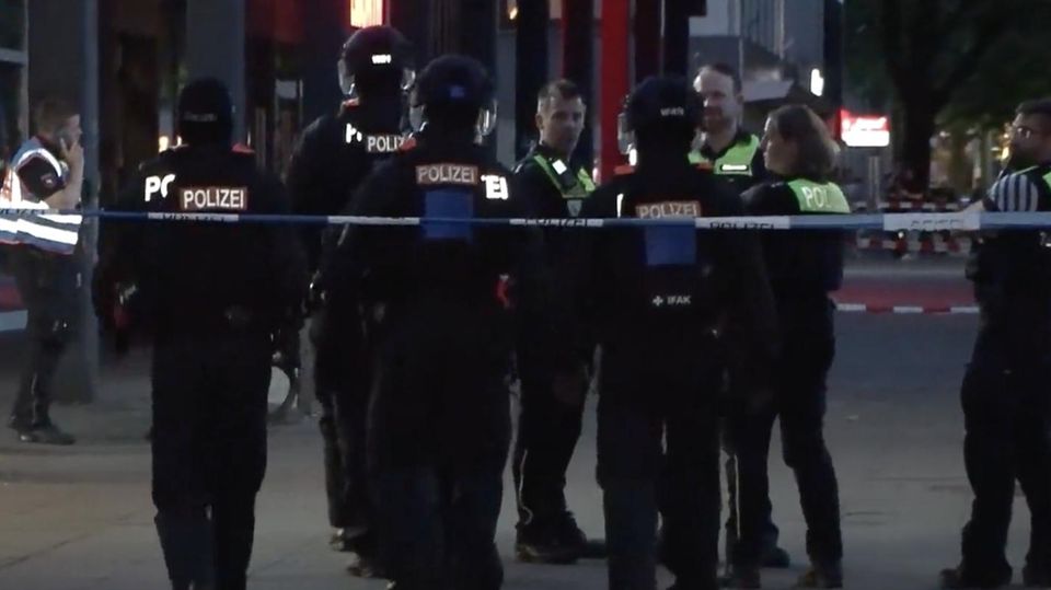 Polizisten bei einem Einsatz