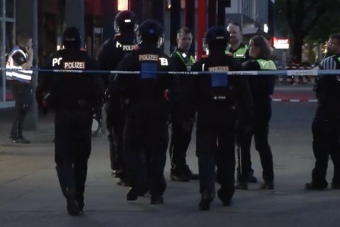 Polizisten bei einem Einsatz