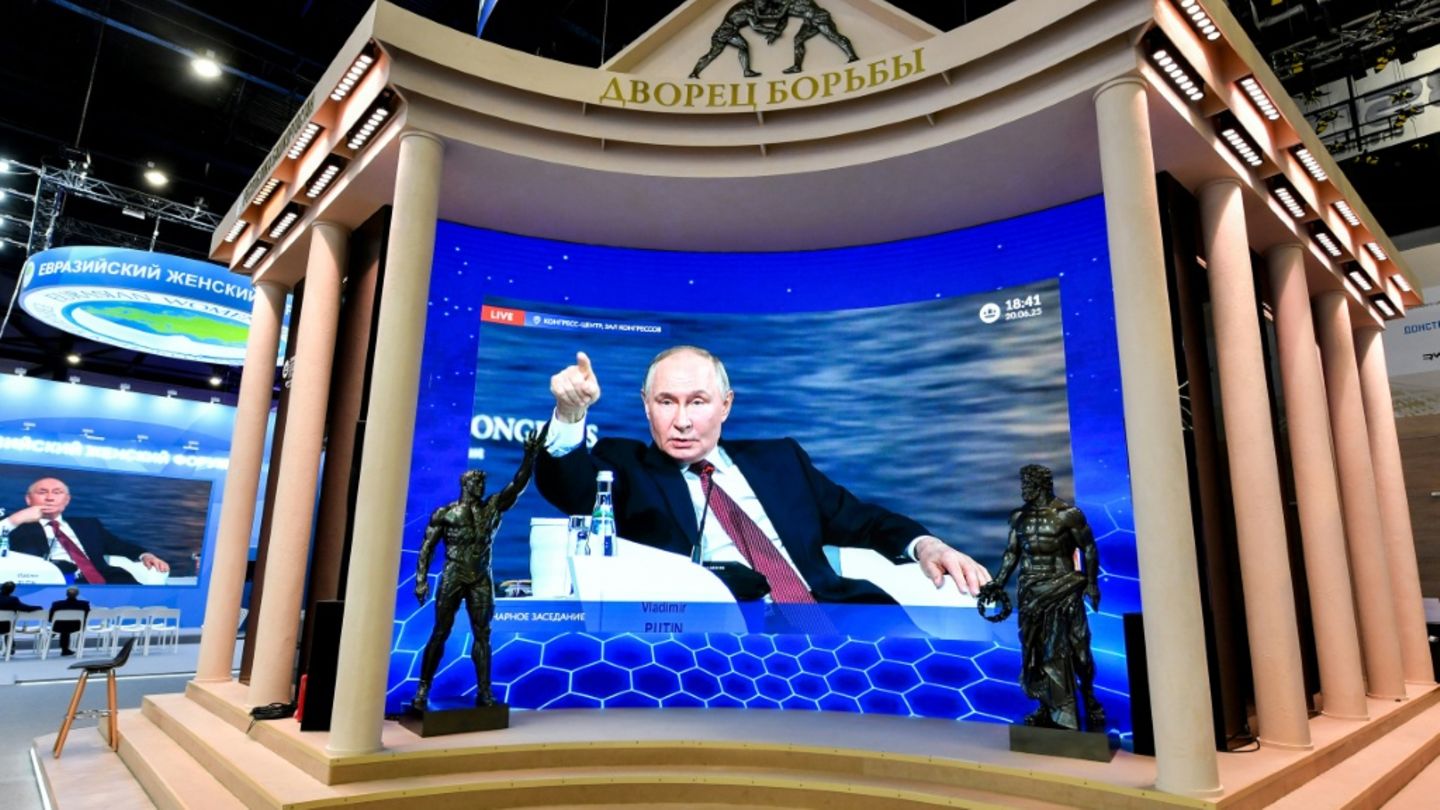 Putin bei Petersburger Wirtschaftsforum 2025