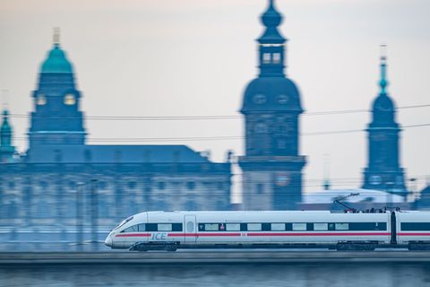 Die Deutsche Bahn hält an ihrem Ziel fest, die Strecke Berlin-Dresden für Tempo 200 Kilometer pro Stunde auszubauen. (Archivbild