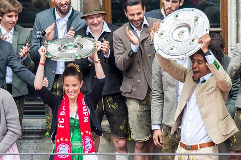 Dante (r) feierte gerne Titel mit dem FC Bayern. (Archivbild) Foto: picture alliance / dpa