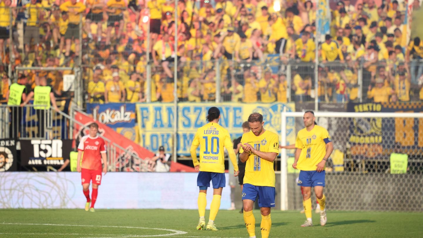 Frust in Gelb: Lok Leipzig bleibt viertklassig. Foto: Karl-Josef Hildenbrand/dpa