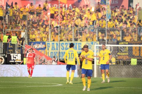 Frust in Gelb: Lok Leipzig bleibt viertklassig. Foto: Karl-Josef Hildenbrand/dpa