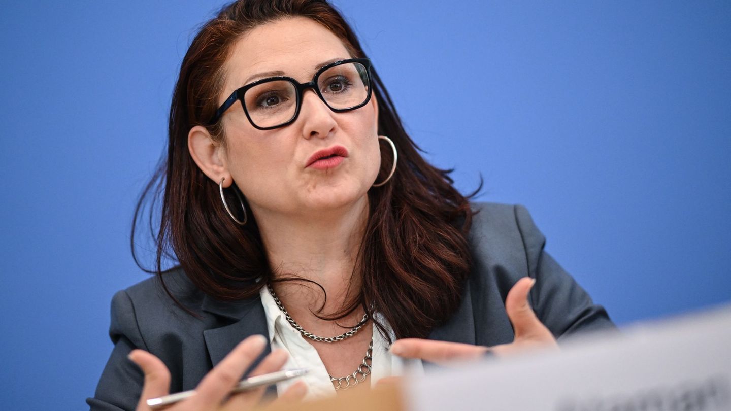Die Antidiskriminierungsbeauftragte meldet eine Rekordzahl an Beratungsnfragen. Foto: Britta Pedersen/dpa