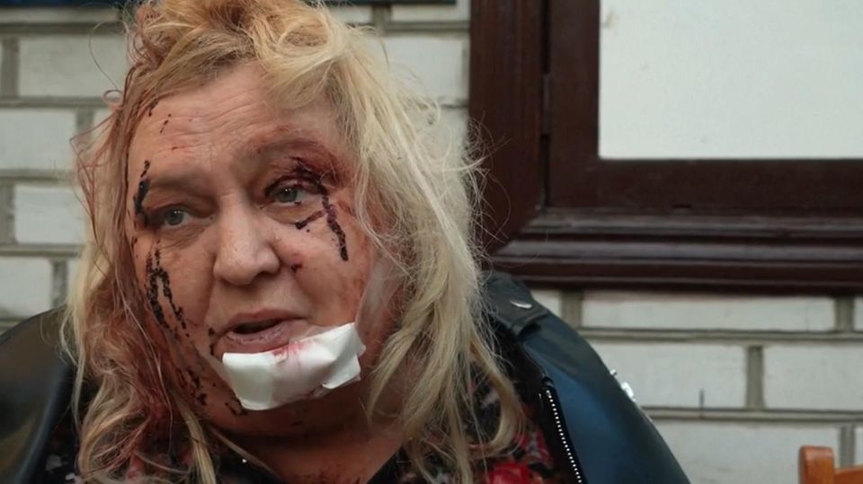 Eine Frau berichtet von dem russischen Angriff auf Kiew