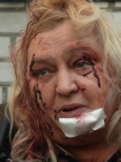 Eine Frau berichtet von dem russischen Angriff auf Kiew