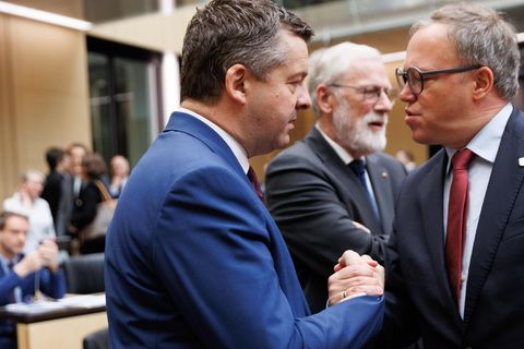 Sven Schule und Mario Voigt (beide CDU) haben zusammen einen Gastbeitrag veröffentlicht. (Archivbild) Foto: Carsten Koall/dpa