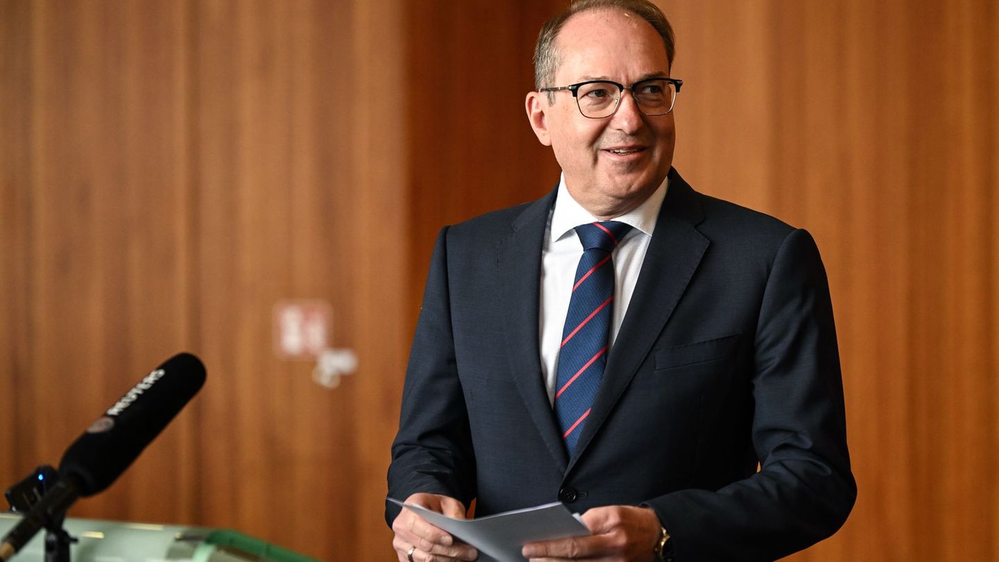 Bei einer kurzfristig anberaumten Pressekonferenz erklärt Bundesinnenminister Alexander Dobrindt (CSU), warum er große Hoffnunge