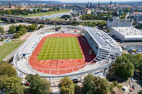 Der FC Landtag lädt zum Parlamentarischen Fußball-Turnier ins Dresdner Heinz-Steyer-Stadion (Archivbild). Foto: Robert Michael/d