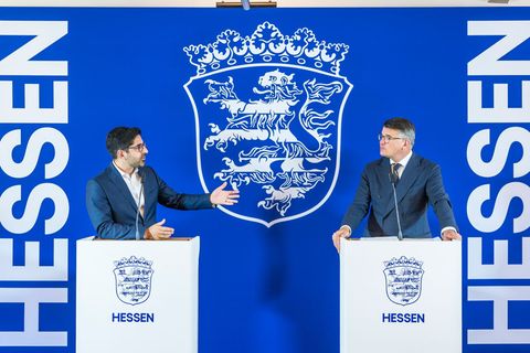 Rhein (CDU, r.) und Mansoori (SPD) sprachen von einem Klima des gegenseitigen Vertrauens zwischen CDU und SPD. Foto: Andreas Arn
