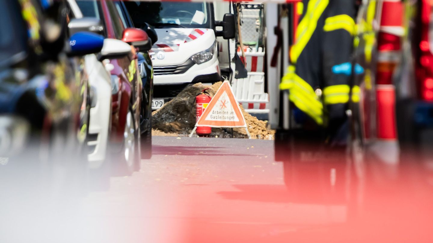 Der Bereich um die Baustelle mit dem Gasleck wurde abgesperrt. Foto: Christoph Soeder/dpa