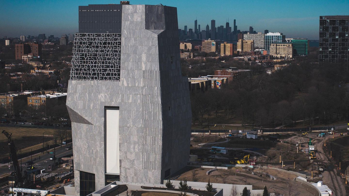 Das Obama Center von Barack Obama vor der Skyline von Chicago