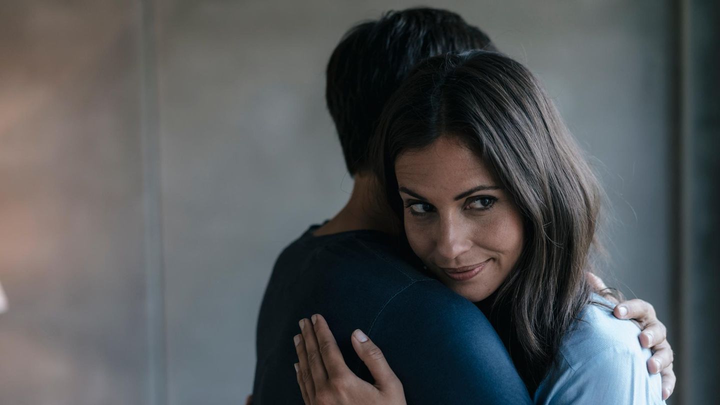 Emotionen ordnen mit Dr. Peirano: Mein Freund hat eine enge Beziehung zu seiner sexy Zwillingsschwester – zu eng?