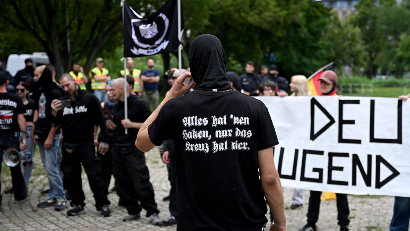 Extremismus: Bericht: Extremistische Propaganda gezielt für Jugendliche