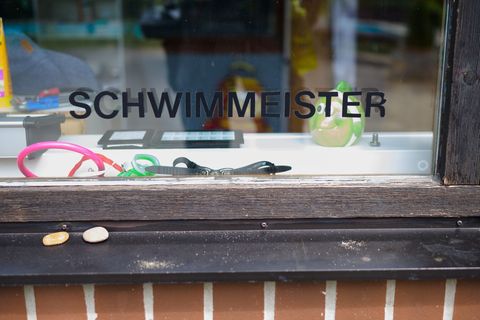 Der Bundesverband Deutscher Schwimmmeister fordert schärfere Regeln für Kinder und Jugendliche, die nicht gut schwimmen können.