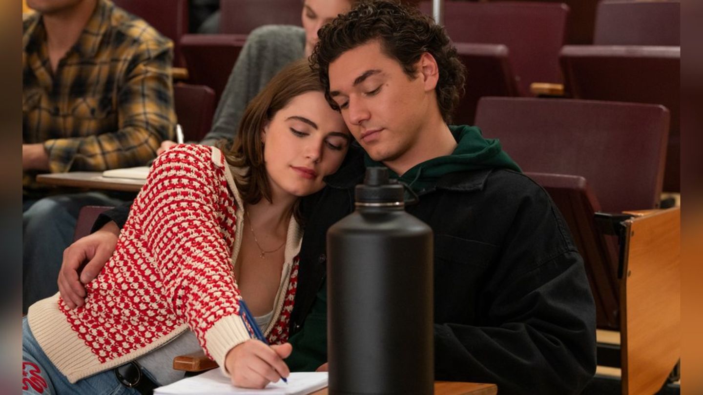 Hannah (Ella Bright) und Garrett (Belmont Cameli) bleiben auch in der zweiten Staffel Teil der Serie „Off Campus“.