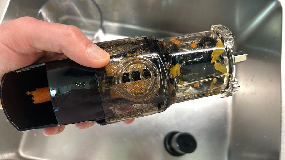Aus dieser Öffnung tropft der Saft. Einen Verschluss suchen wir vergebens