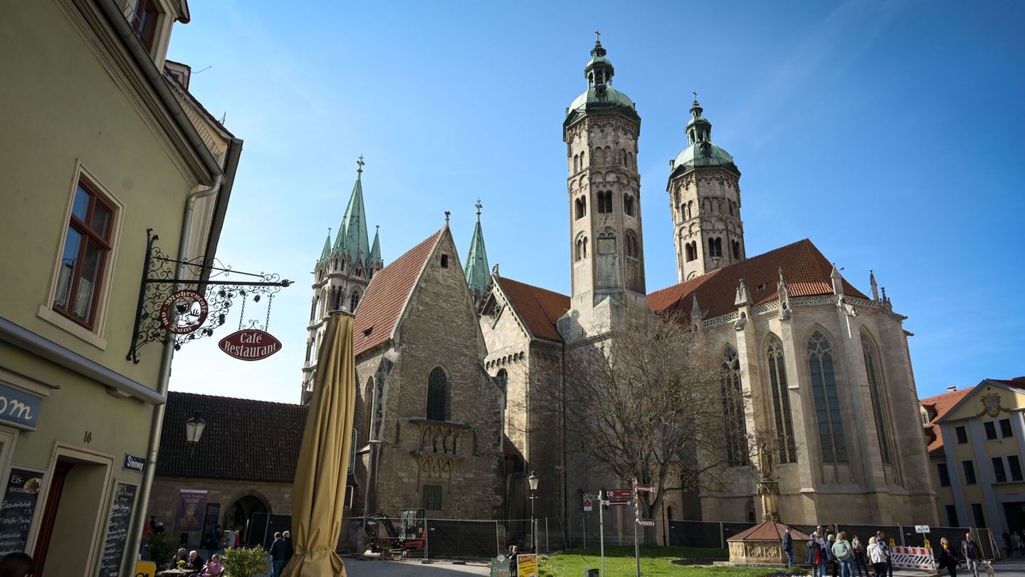 Für den Naumburger Dom muss der Besucher Eintritt zahlen. (Archivbild) Foto: Heiko Rebsch/dpa