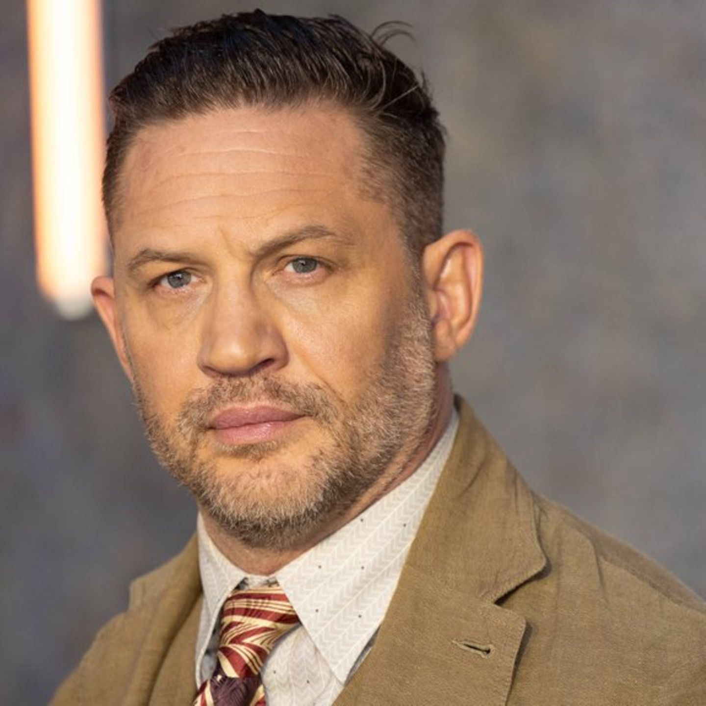 Berichten zufolge soll sich Tom Hardy am Set von „MobLand“ daneben benommen haben.